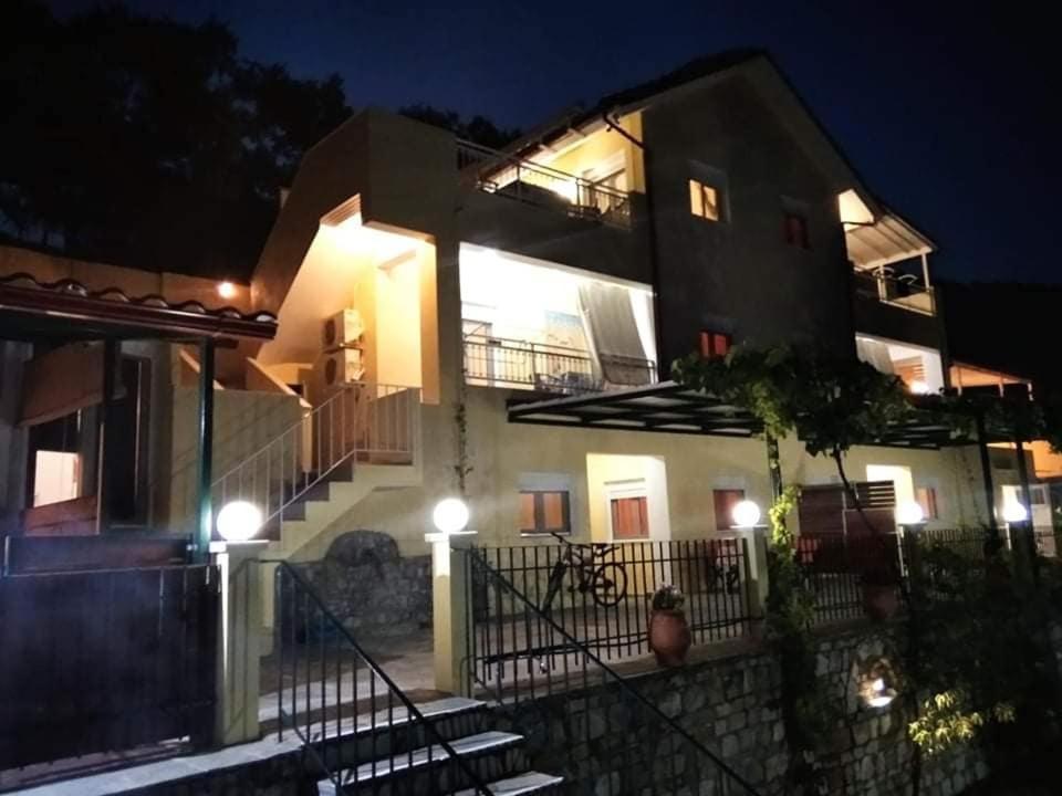 Nestor Apartments خْريسيا أموذيا المظهر الخارجي الصورة